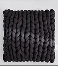 Подушка 40х40 крупной вязки из толстой пряжи техника OHHIO ЧЕРНАЯ Кременчуг - изображение 1