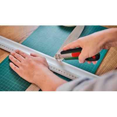 Нож монтажный Bosch сегментированное лезвие, корпус пластик, 195мм (1.600.A02.W7N) Винница