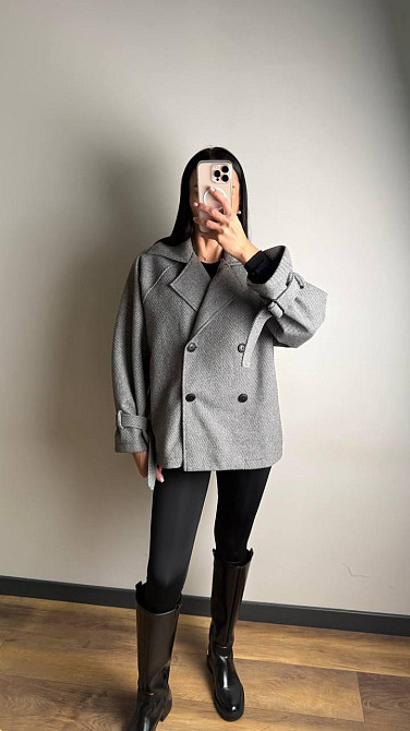 Женское трендовое пальто с двубортной застежкой на пуговицы и поясом Серый Одесса - изображение 8