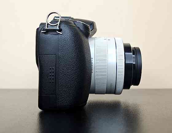 Бездзеркальний фотоапарат Samsung NX10 + об'єктивом 20-50 мм Клевань