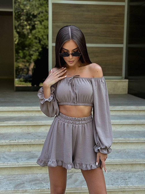 Женский легкий романтичный костюм двойка: топ и шорты американский креп жатка Мокко Одесса - изображение 1