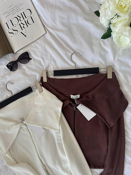 Жіноча тепла романтична кофта з відкритими плечима на блискавці теплий трикотаж рубчик Шоколад Одеса - фото 5