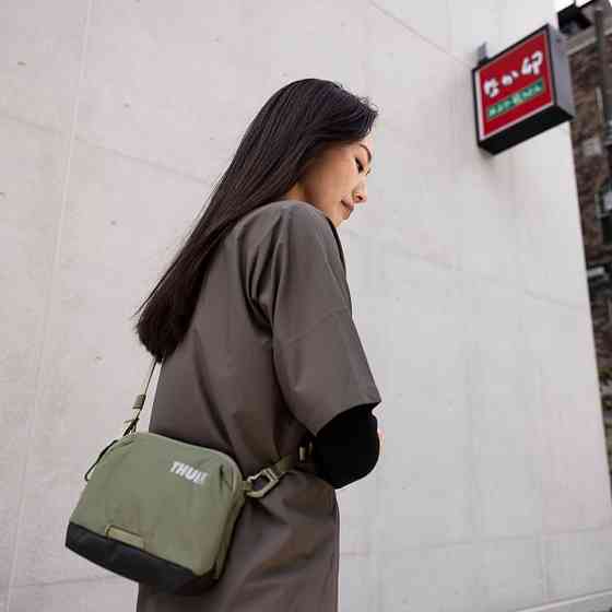 Сумка Thule Portable Paramount Crossbody 2L PARACB-3102 Black (6949018) Киев