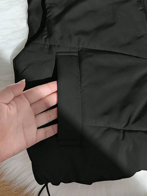 Женская жилетка укороченная с карманами на молнии плащевка эмми на синтепоне Черный, 46/48 Одесса - изображение 3