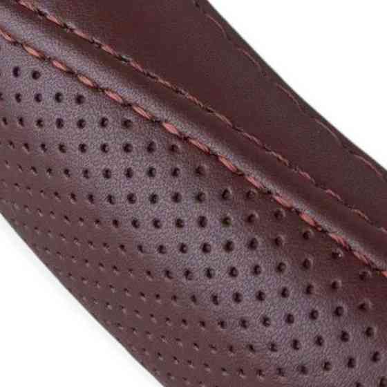 Чехол m кожа (37 - 39 см) коричневый перфор. вставка, один шов, белая основа руля Мукачево