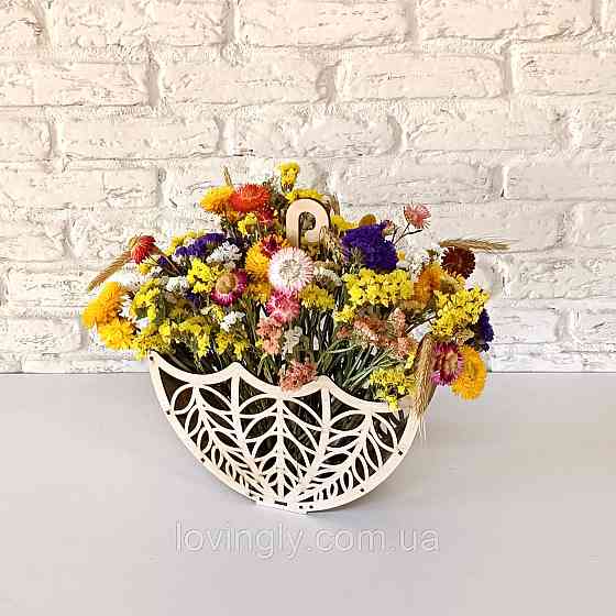 Декор из высушенных цветов в кашпо 