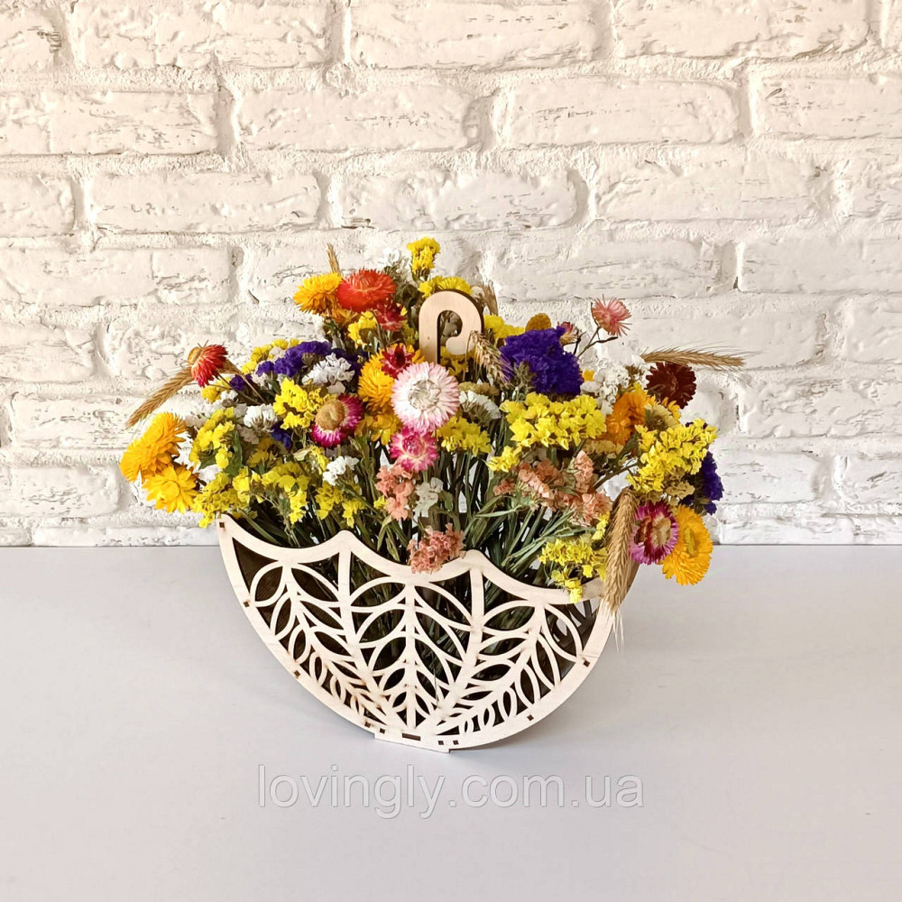 Декор из высушенных цветов в кашпо 