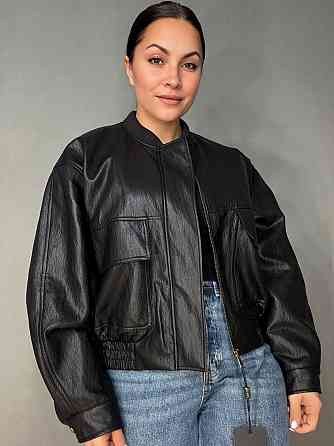 Куртка женская Lady Yep 10048 бомбер из экокожи оверсайз черная, черный, M Киев