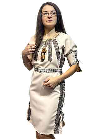 Жіноча вишита традиційна сукня з регулюючою шнурівкою по боках з коричневим орнаментом Київ