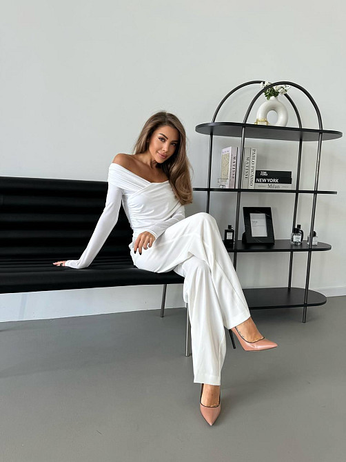 Жіночий романтичний лонгслів зі спущеними плечима трикотаж масло Одеса - фото 9