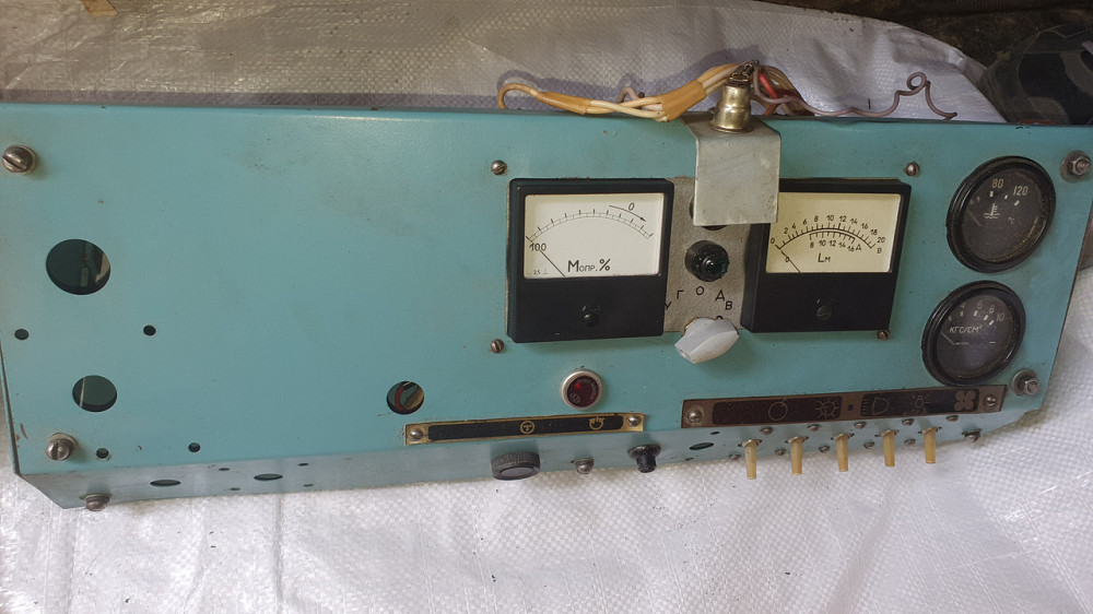 Щиток приборов автокрана. СССР. Харьков - изображение 1