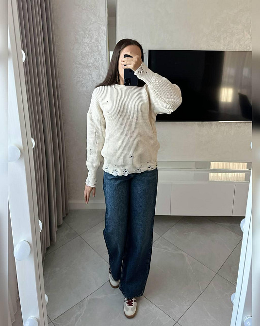 Жіночий затишний оверсайз светр з рваним ефектом машинна в'язка Одеса - фото 4