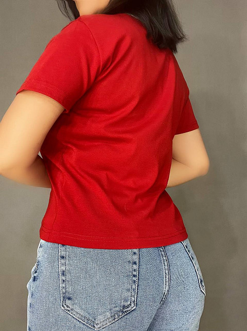 Футболка жіноча A-N 989 базова однотонна з написом WEDNESDAY попереду середня довжина one size червона, червоний, one size Київ - фото 4