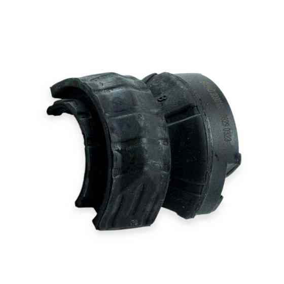 Втулка передня Фольцваген Туарег (02-18) стабілізатора Мукачево