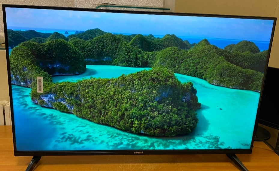 Распродажа ! Телевизор Samsung 4K, Smart TV 45