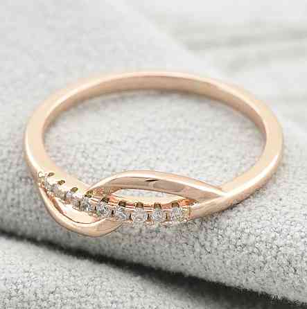 Кольцо с белым фианитом позолота РО 19размер Киев