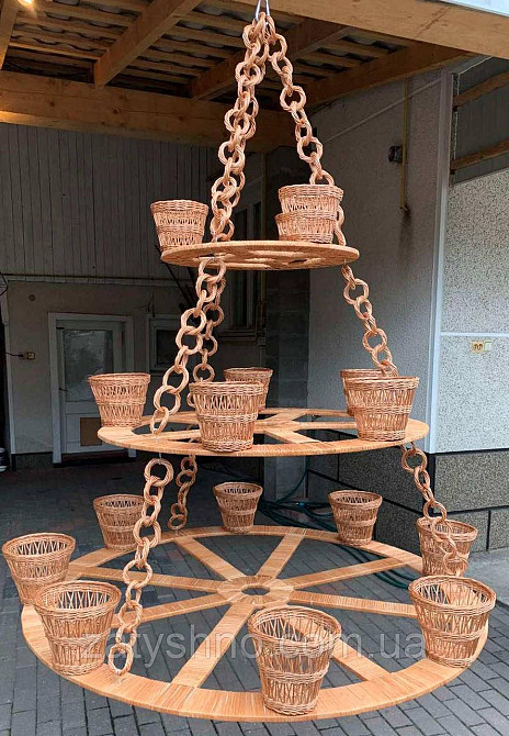 Велика плетена люстра (190) біля високої будівлі Київ - фото 1