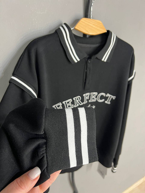 Свитшот женский A-N 25067 поло с воротничком пуговицы оверсайз с надписью вышивкой PERFECT one size, черный, one size Киев - изображение 13