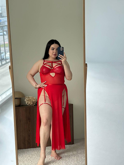 Сексуальне жіноче боді plus size зі спідницею та гартерами великих розмірів на бретельках із відкритою спиною з кісточками червоне Одеса - фото 4