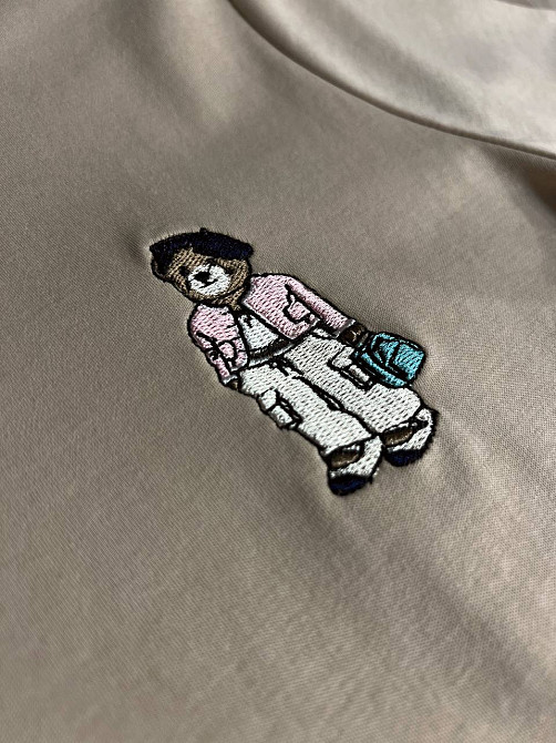 Футболка жіноча A-N 26001 базова однотонна з невеликою вишивкою ведмедик попереду середня довжина one size, бежевий, one size Київ - фото 13