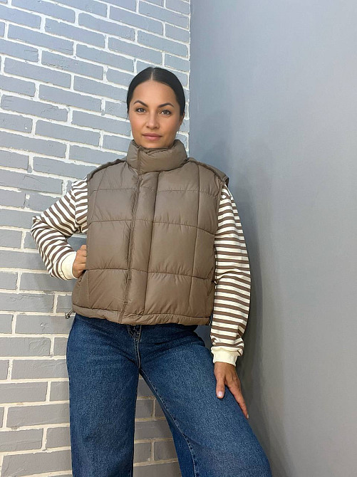 Жилетка жіноча Lady Yep 9039 стьобана коротка вставка з екошкіри на спині капучино, капучино, 42 Київ - фото 6