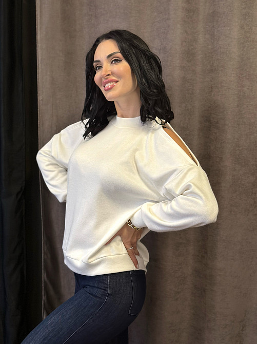 Жіноча ангорова кофта з розрізами "Girl" оптом | Норма | Розпродаж моделі Молочний, 42-44 Київ - фото 1