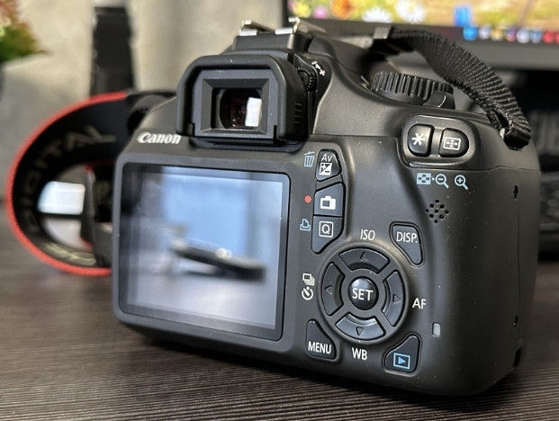 Фотоаппарат Canon EOS 1100D + объектив 18-55mm • Идеал • Полный комплект. Харьков - изображение 4