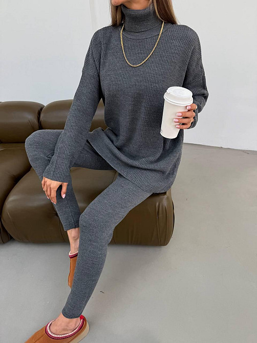 Женский прогулочный оверсайз костюм: свитер в рубчик оверсайз и лосины с эффектом утяжки вязка Графит Одесса - изображение 4