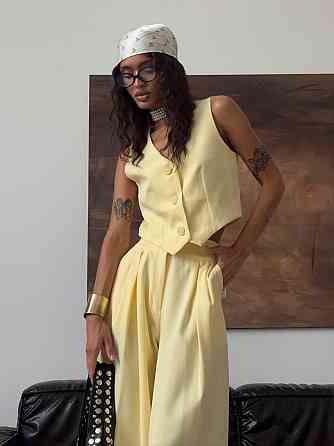 Жіночий стильний брючний костюм двійка: жилет і штани костюмка Одеса