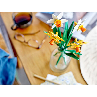 Конструктор LEGO Iconic Нарциссы 216 деталей (40747) Винница - изображение 8