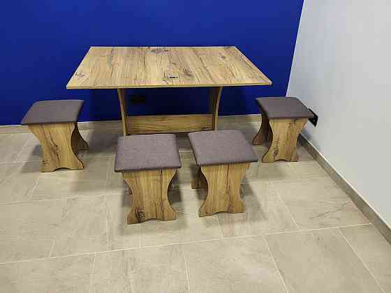 Стол на кухню и 4 мягких табурета (комплект) / Дуб Флагшток Львов