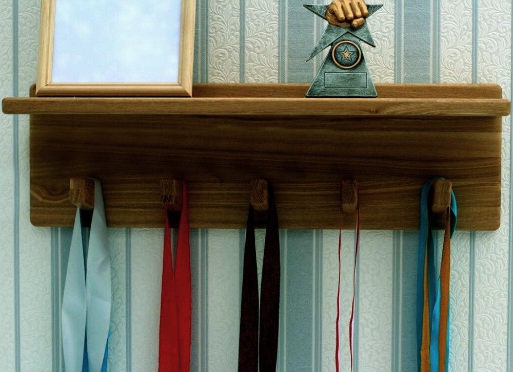 Полка для медалей 