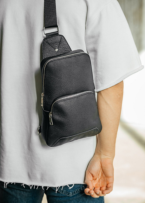 Чоловіча слінг, сумка на грудях з натуральної шкіри, вмістлена чорна сумка через плечеMasterSem Київ - фото 2