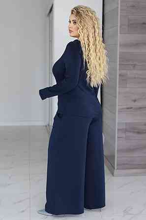 Женский базовый костюм с широкими штанами 