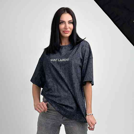 Базовая женская футболка с надписью 