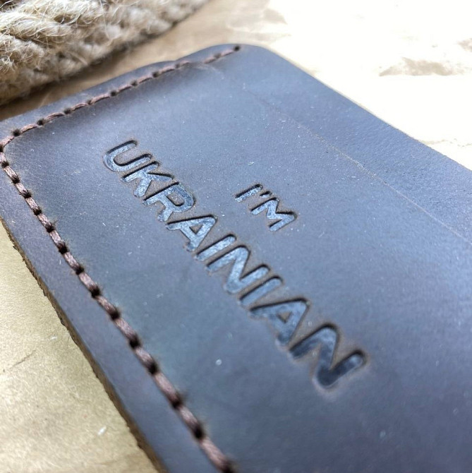 Картхолдер Коричневий із тисненням UA шкіряний, стильний органайзер чохол зі шкіри для 4 банківських картокMasterSem Київ - фото 3