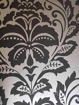 Вінілові шпалери на флізелін AS creation Attractive вензель великий структурний чорний на сріблястому металік Київ