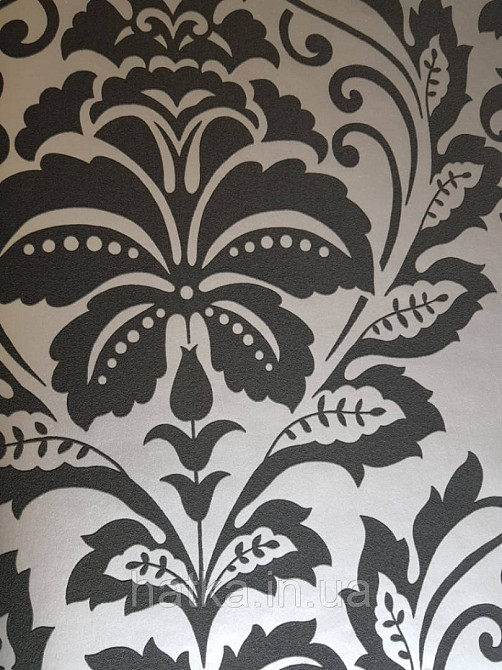 Вінілові шпалери на флізелін AS creation Attractive вензель великий структурний чорний на сріблястому металік Київ - фото 1