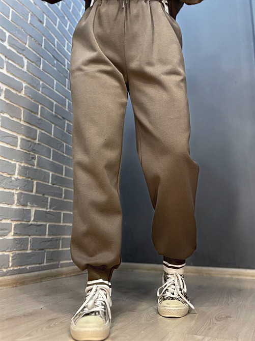 Костюм женский A-N 2743 брюки джоггеры и худи с карманами на молнии с резинка с капюшоном с белой полоской коричневый, коричневый, XL Киев - изображение 7