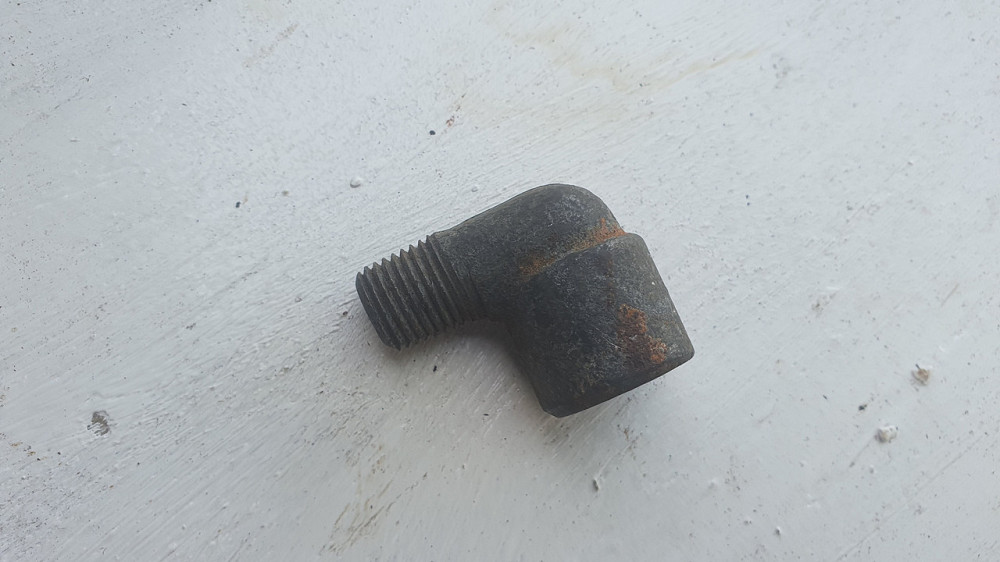 Штуцер кутовий. Внутрішня різьба — М16х1.5; зовнішня різьба - М14х1.5. СССР. Харків - фото 1