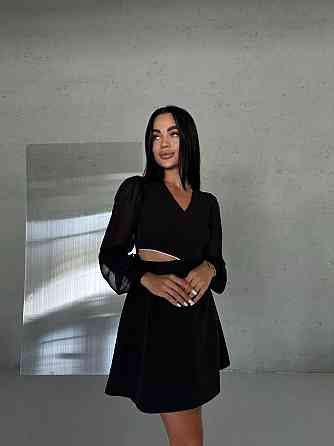 Жіноча елегантна сукня з асиметричним ефектним вирізом і шифоновими рукавами костюмка Чорний, 46 Одеса