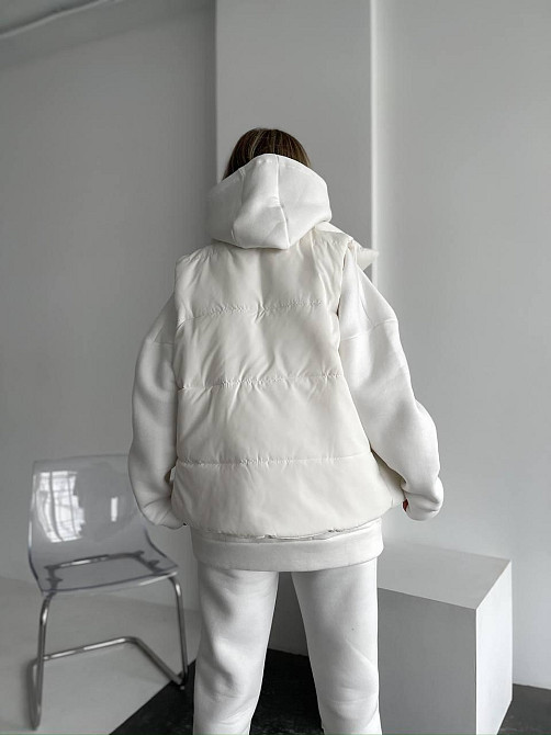 Жіноча тепла жилетка на блискавці без капюшону плащівка еммі на синтепоні Одеса - фото 5