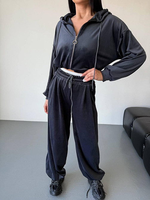 Женский стильный повседневный велюровый костюм двойка Графит Одесса - изображение 9