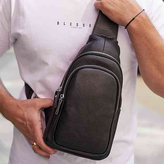 Чоловічий шкіряний слінг-рюкзак на плече чорний Київ