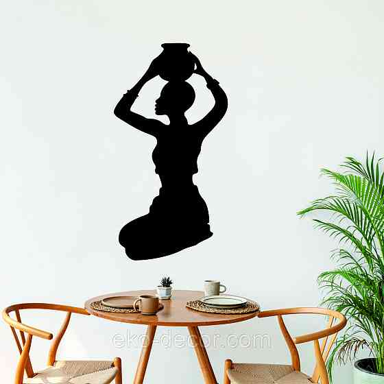 Декоративне настінне Панно «Дівчина з глечиком», Декор на стіну Київ