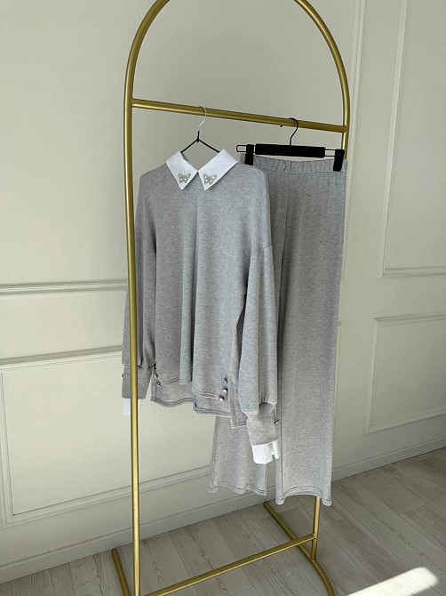 Женский деловой костюм с воротником и манжетами Одесса - изображение 1