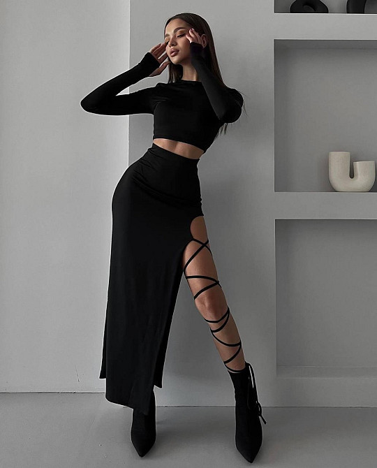 Женский привлекательный базовый костюм двойка: топ и юбка с вырезом микродайвинг Одесса - изображение 1