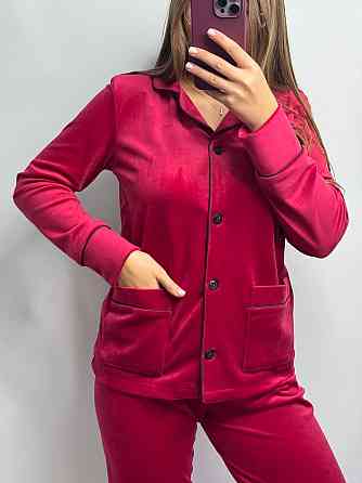 Костюм из плюшевого велюра на пуговицах с двумя карманами Вишневый S Харьков