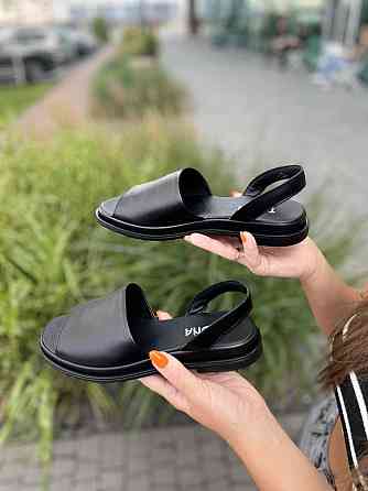 teona Жіночі босоніжки з натуральної шкіри чорні літні, на низькому ходу з відкритим носком TEO Коломия