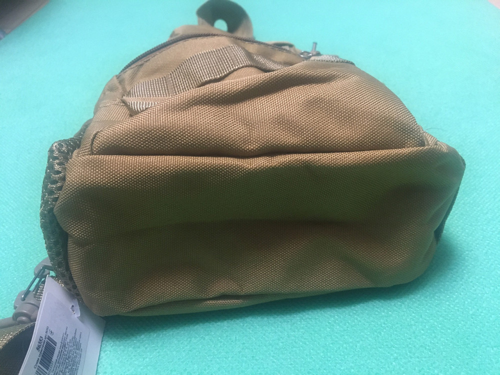 Мужская сумка тактическая через плечо песочного цвет, нагрудная сумка, размер 35*21см, 3 кармана, с USB шнуром Киев - изображение 8